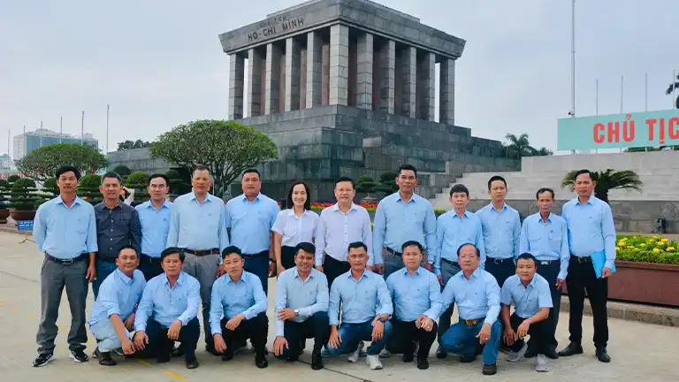 Đội ngũ giáo viên trung tâm Sơn Hùng Đà Nẵng