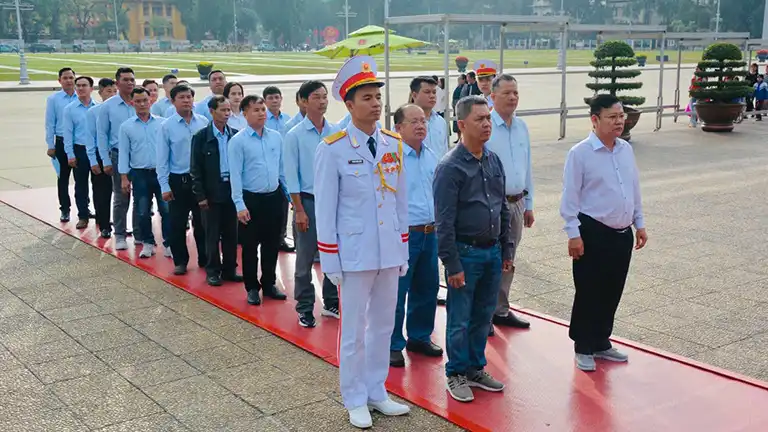Đội ngũ giáo viên trung tâm Sơn Hùng Đà Nẵng